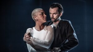 Cush Jumbo and David Tennant in Macbeth.