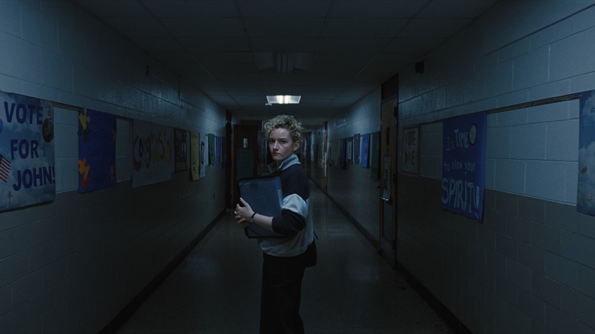 Julia Garner stars in Weapons.