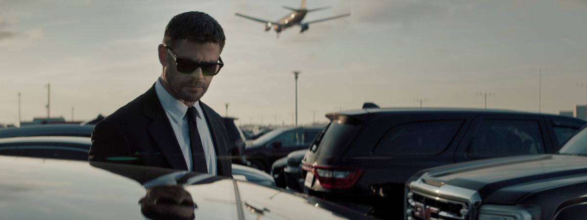 Chris Hemsworth in Crime 101